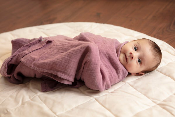 How to swaddle a newborn baby step-by-step – Koalababycare