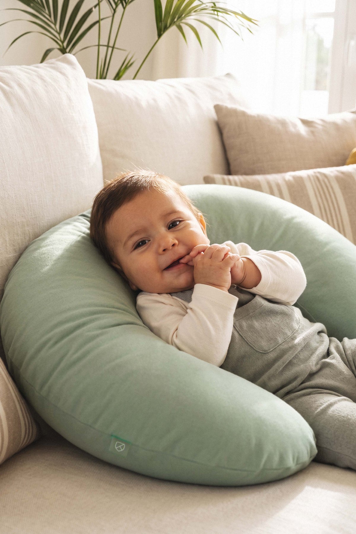 hug baby breastfeeding pillow - pale green