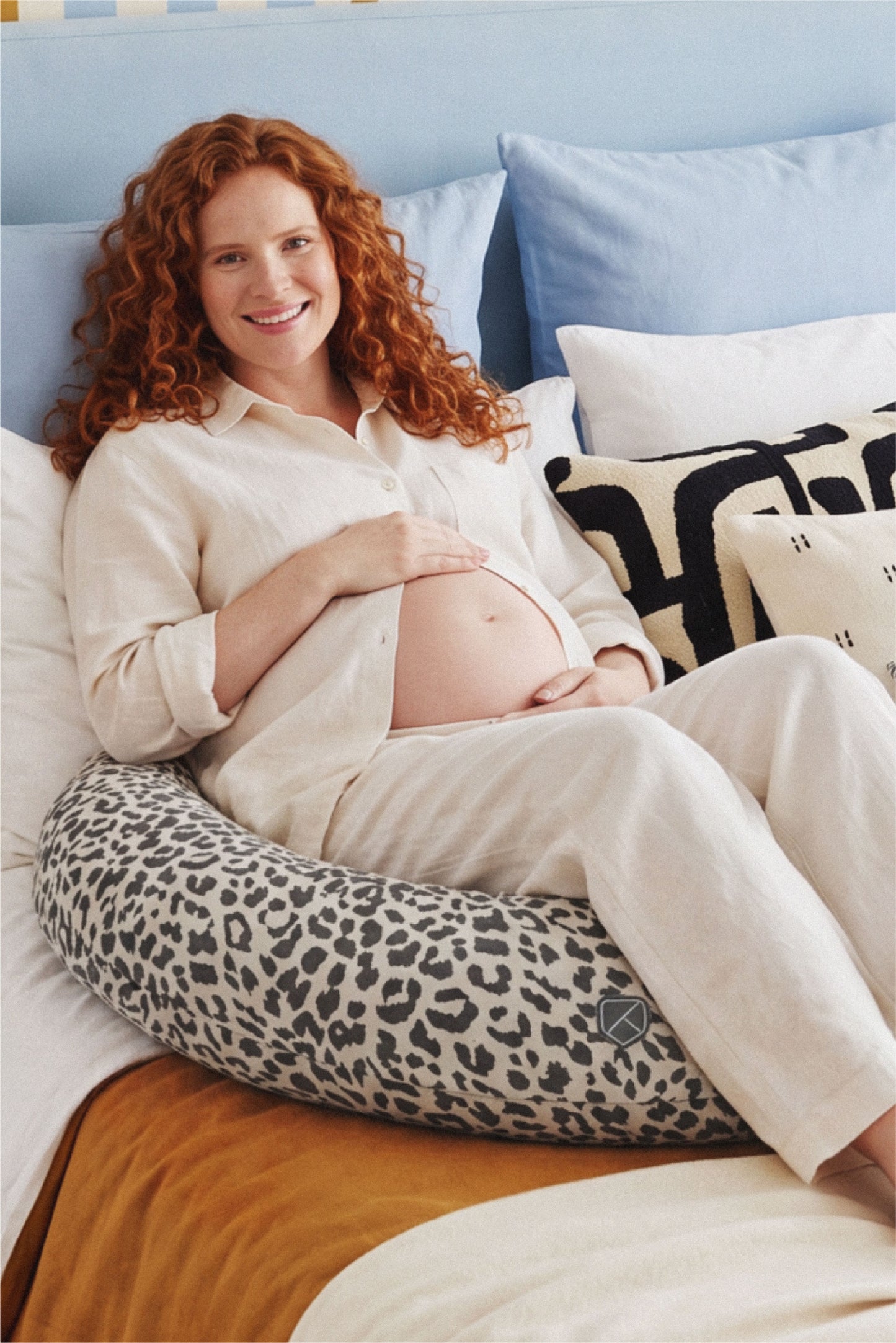 hugs coussin de grossesse et d'allaitement - leo white grey